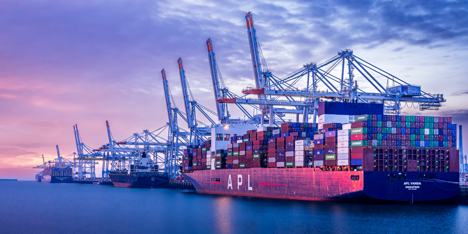 navire APL amarré à Port 2000 au Havre.