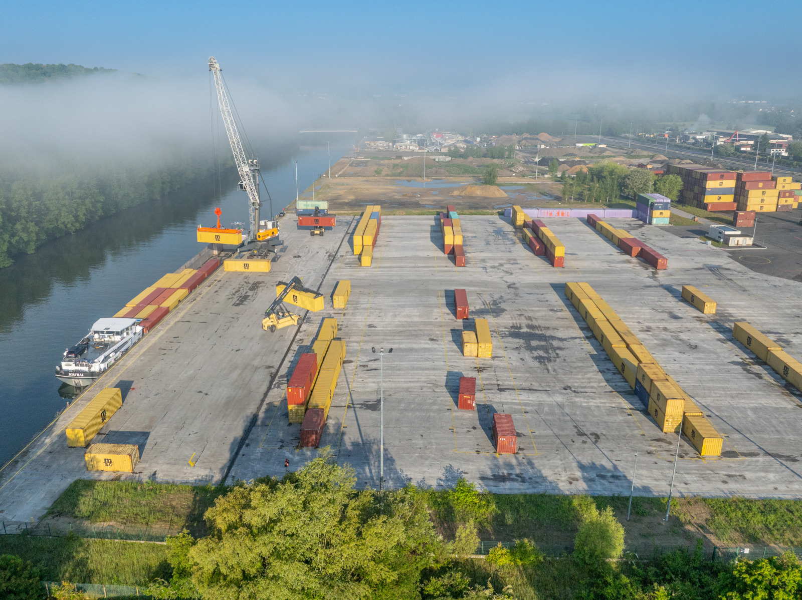 Medlog Inland Terminal de Bruyeres sur Oise.