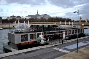Etablissement flottant Fluctuart à Paris