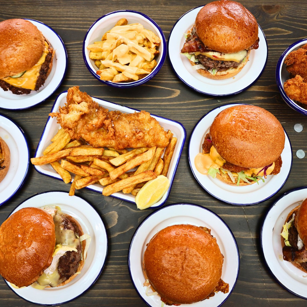 Assiettes avec burger