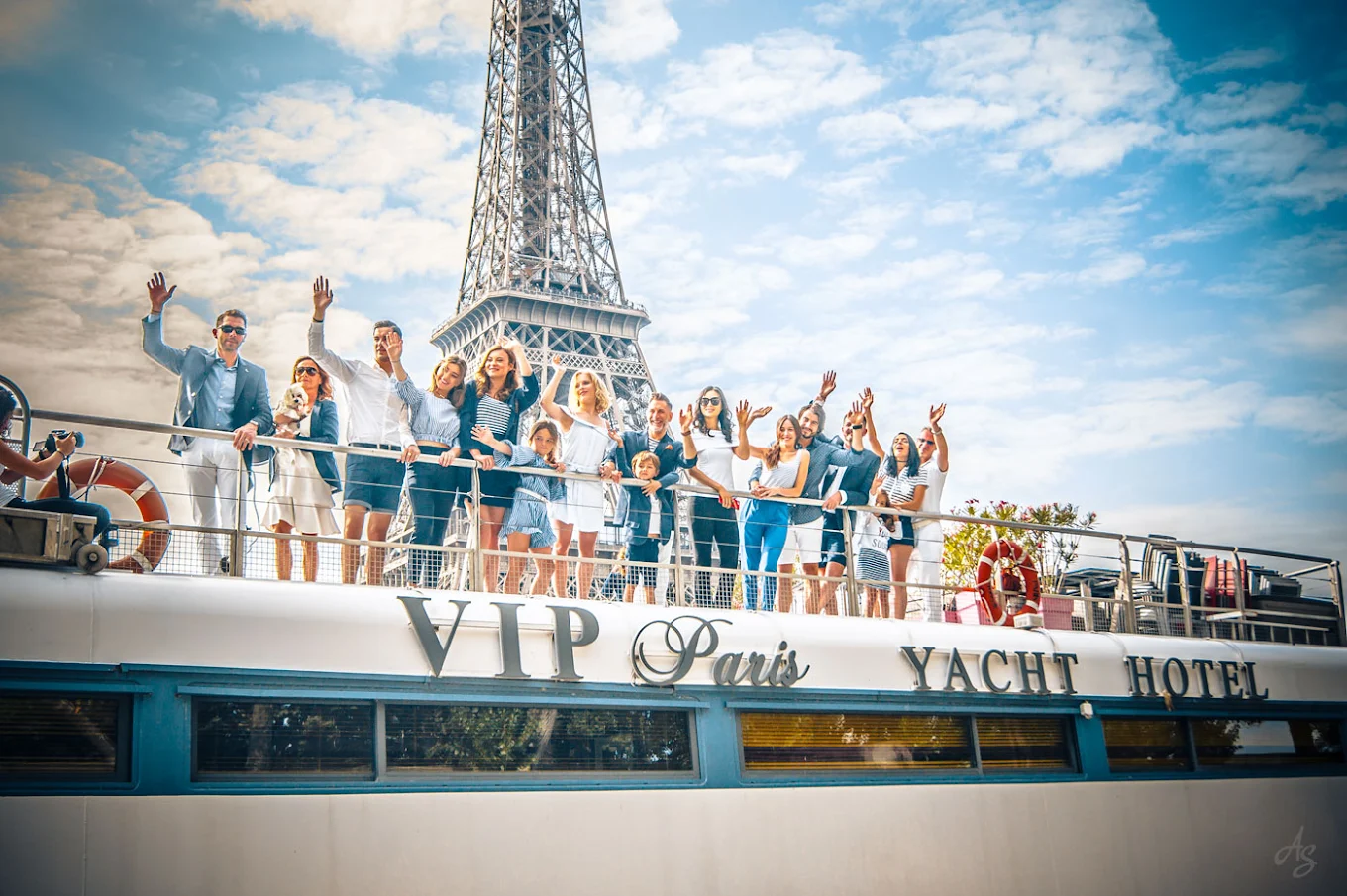 Vue sur la Tour Eiffel depuis le VIP Yacht Hôtel