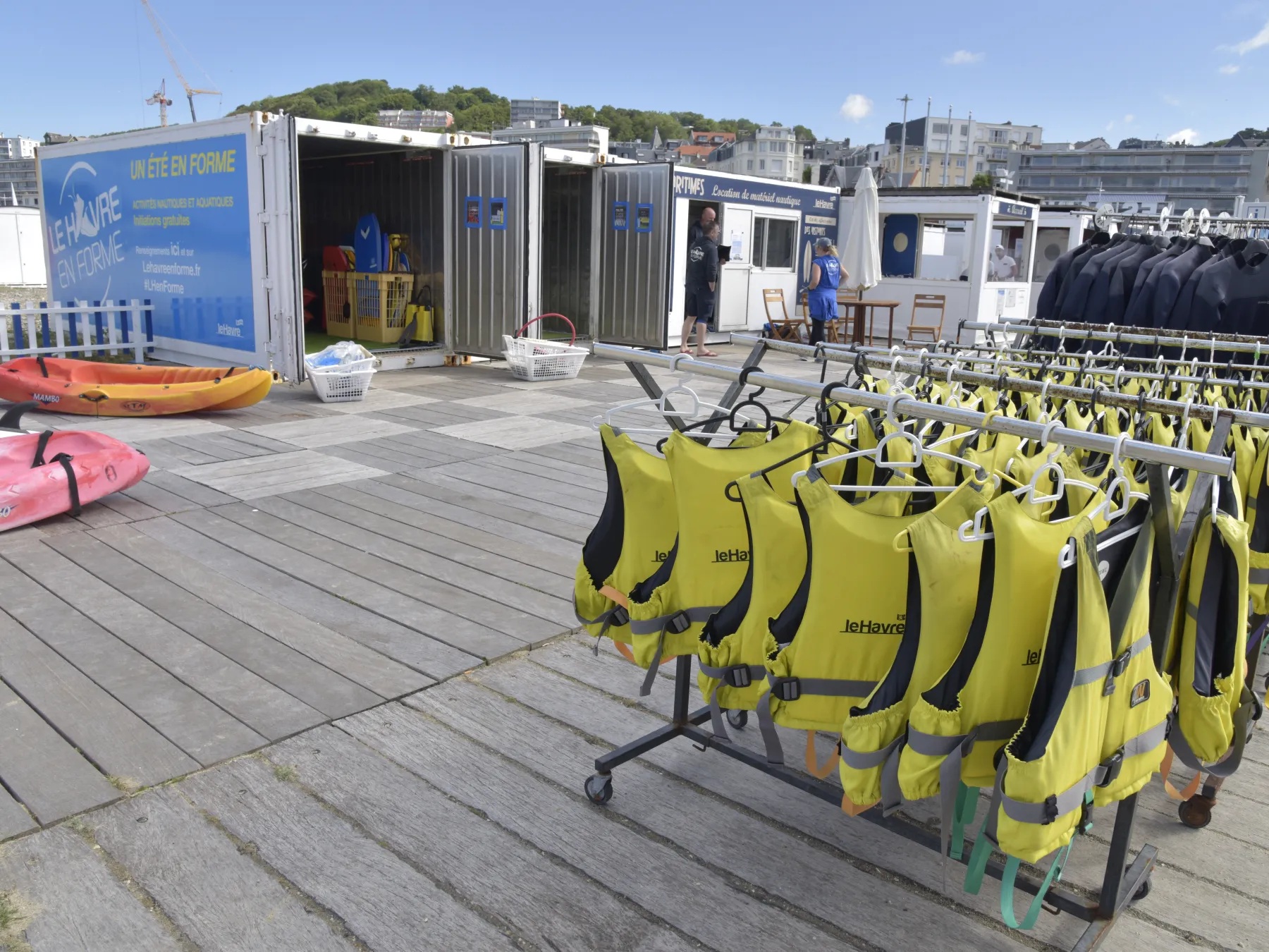 Bains maritimes_ plage du Havre - gilets de sauvetage