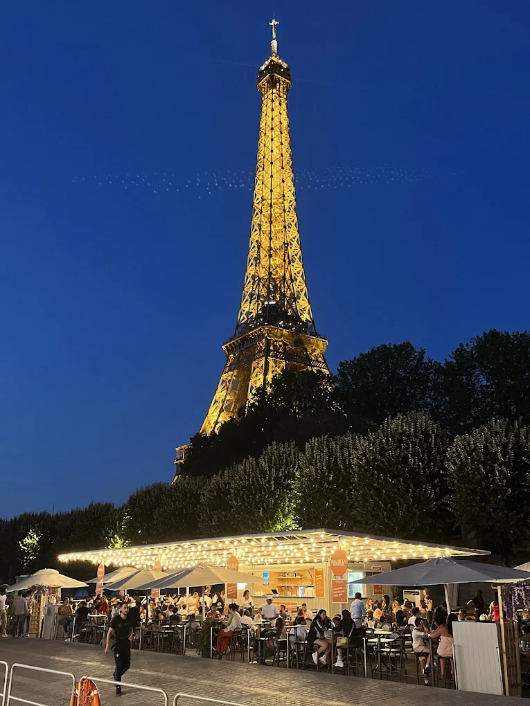 Vue sur la Tour Eiffel depuis le Bal de la Marine