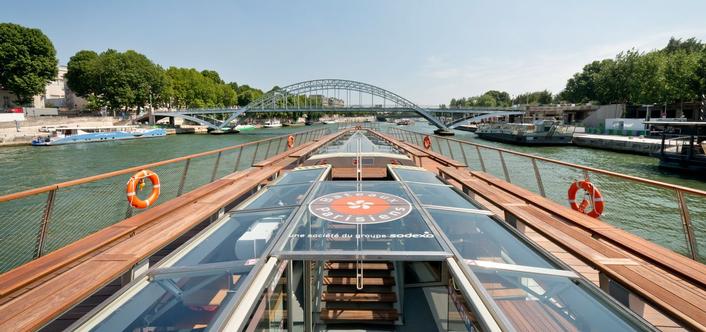Bateau promenade de la flotte des Bateaux Parisiens