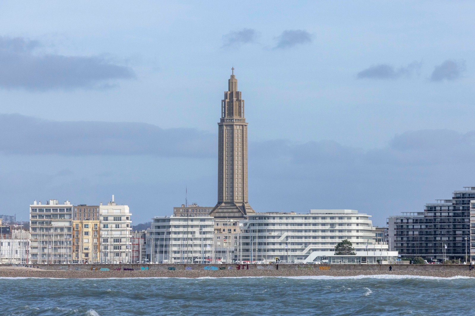 Depart de la Transat Jacques Vabre 07 novembre 2021. Vue sur Le Havre et l'église Saint-Joseph en arrière plan