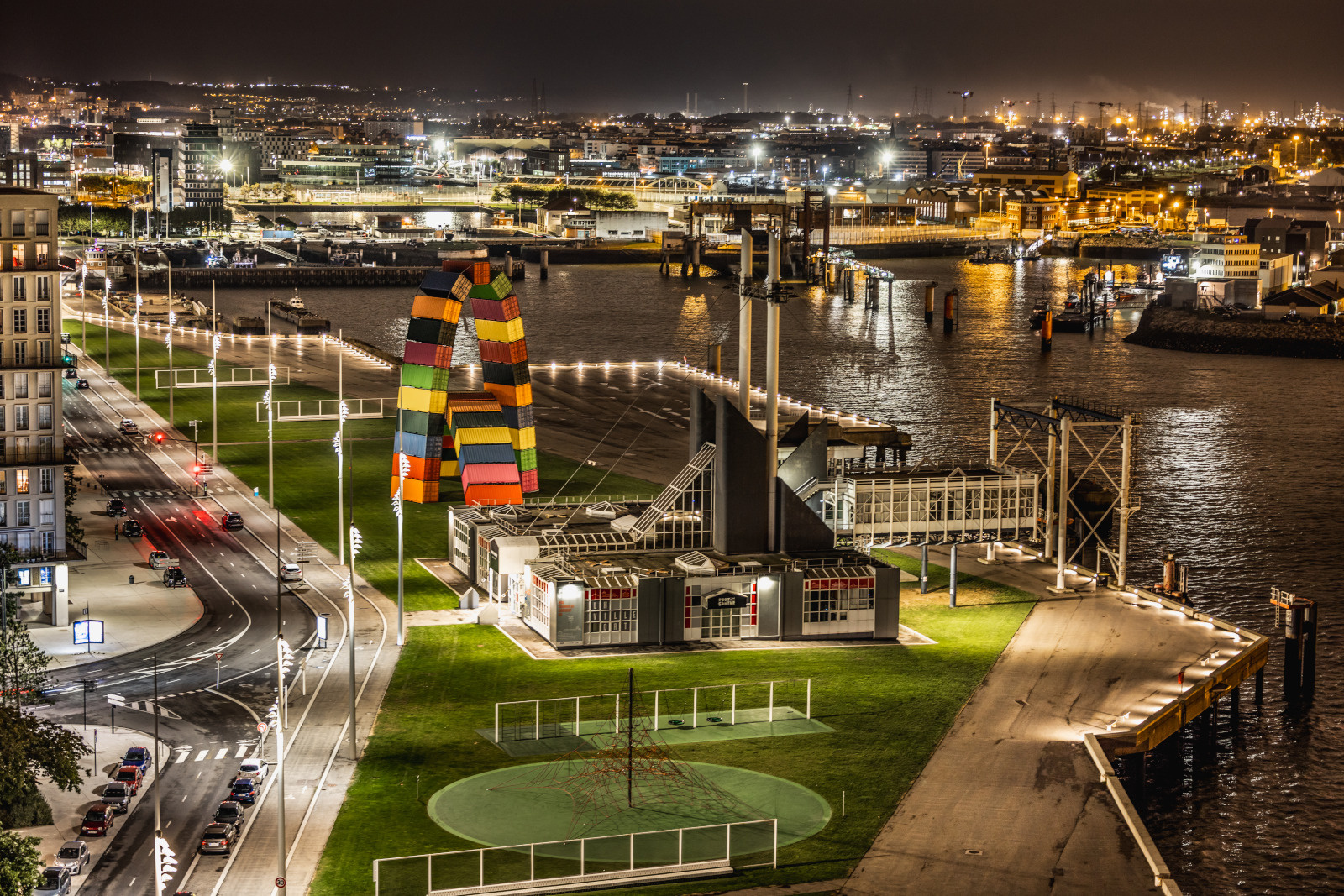 esplanade nelson mandela catene de conteneurs vue de nuit depuis la Vigie capitainerie quai des abeilles