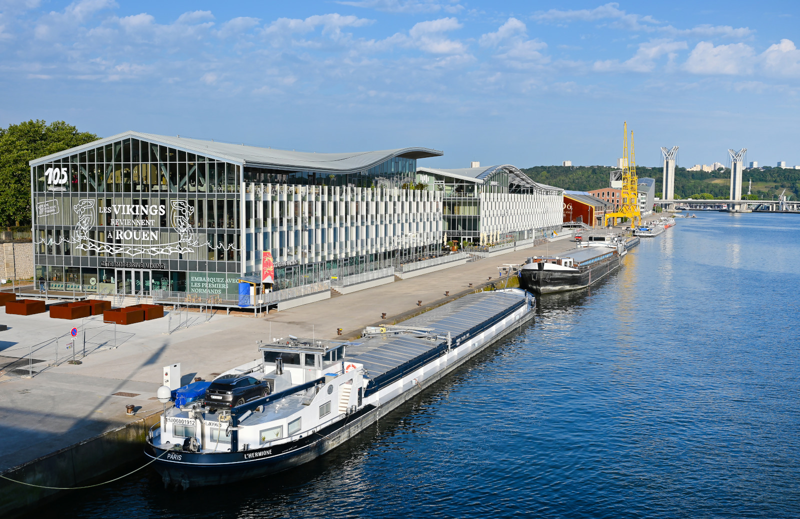 Hangar 105 sur les bords de Seine rouennais