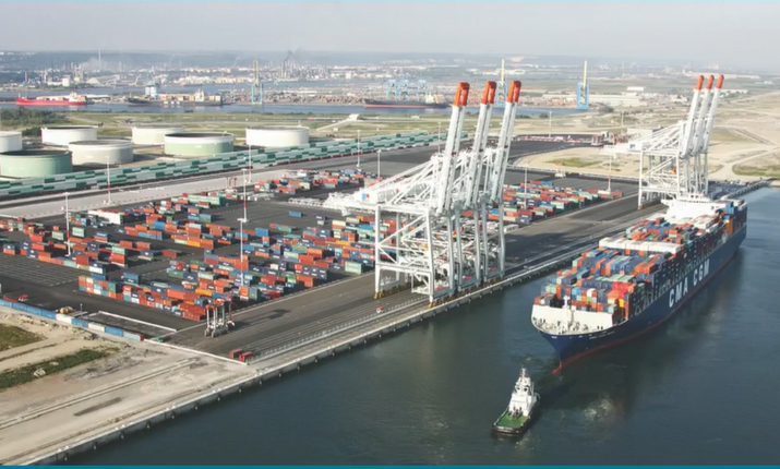 Mise en service des premiers postes à quai de Port 2000