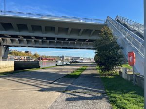 passage sous le pont Flaubert