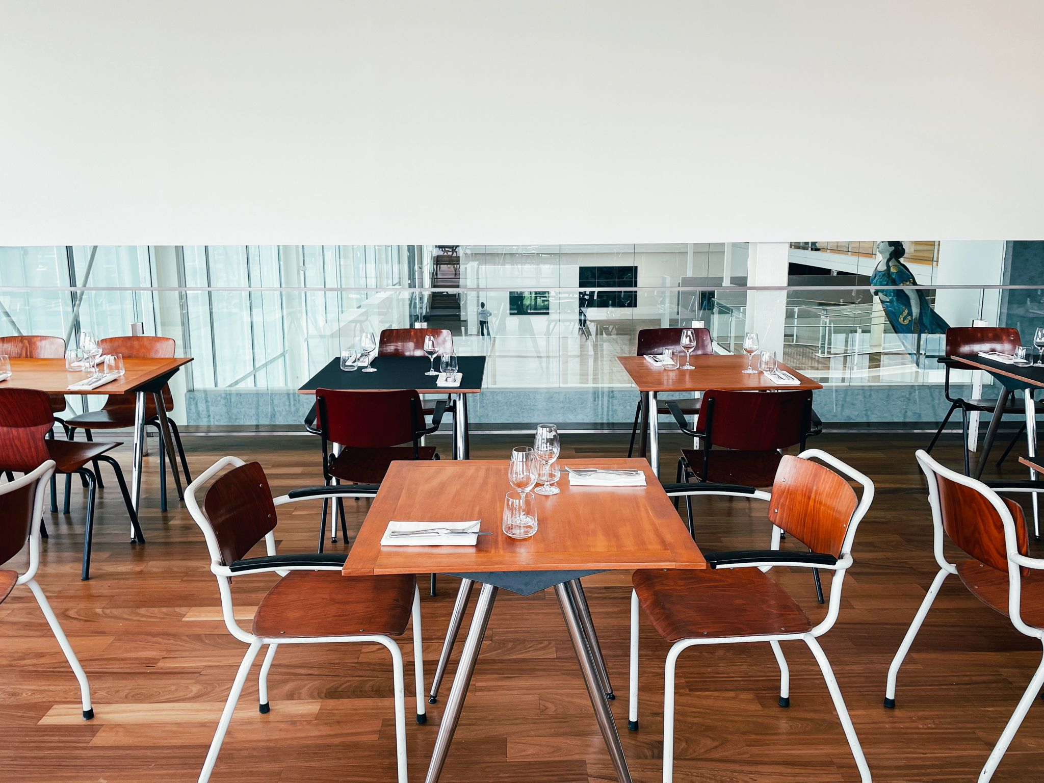 Restaurant Les Fauves tables