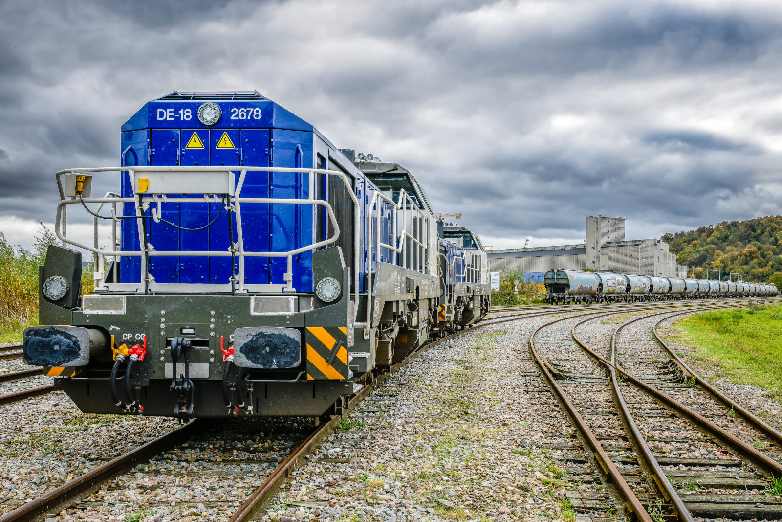 Train de fret sur le réseau ferré HAROPA PORT à Rouen.