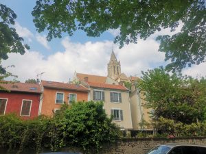 église Saint-Maclou en arrière plan