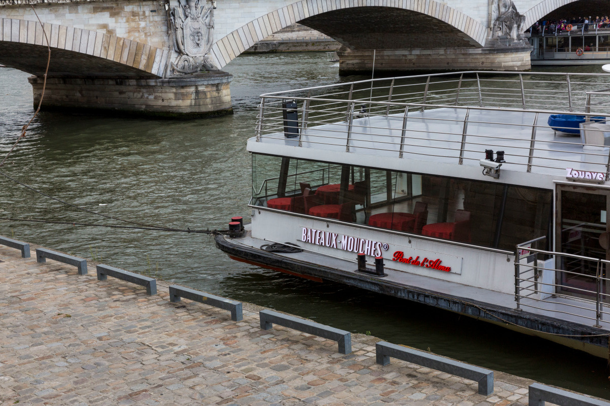 Compagnie des Bateaux Mouches, port de la Conférence à Paris.