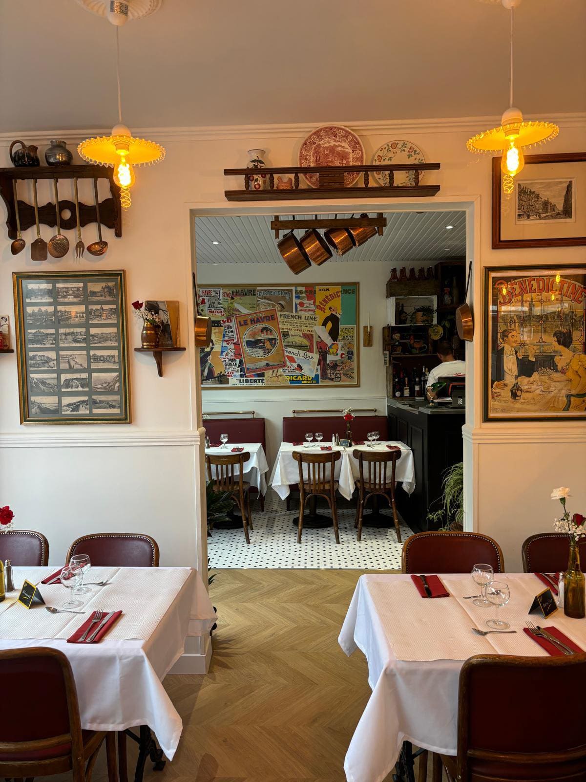 Salle au P'tit Bouillon sur les quais au Havre