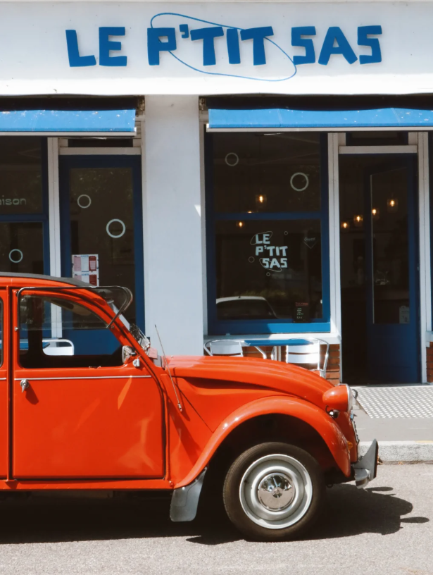 Devanture café-bar le P'tit Sas sur les quais au Havre