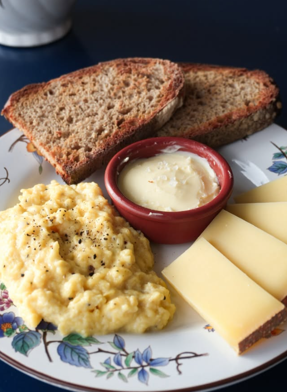 Assiette déjeuner au P'tit Sas sur les quais au Havre