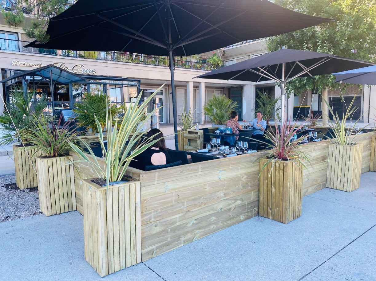 Terrasse du restaurant bistronomique Le Pure sur les quais au Havre