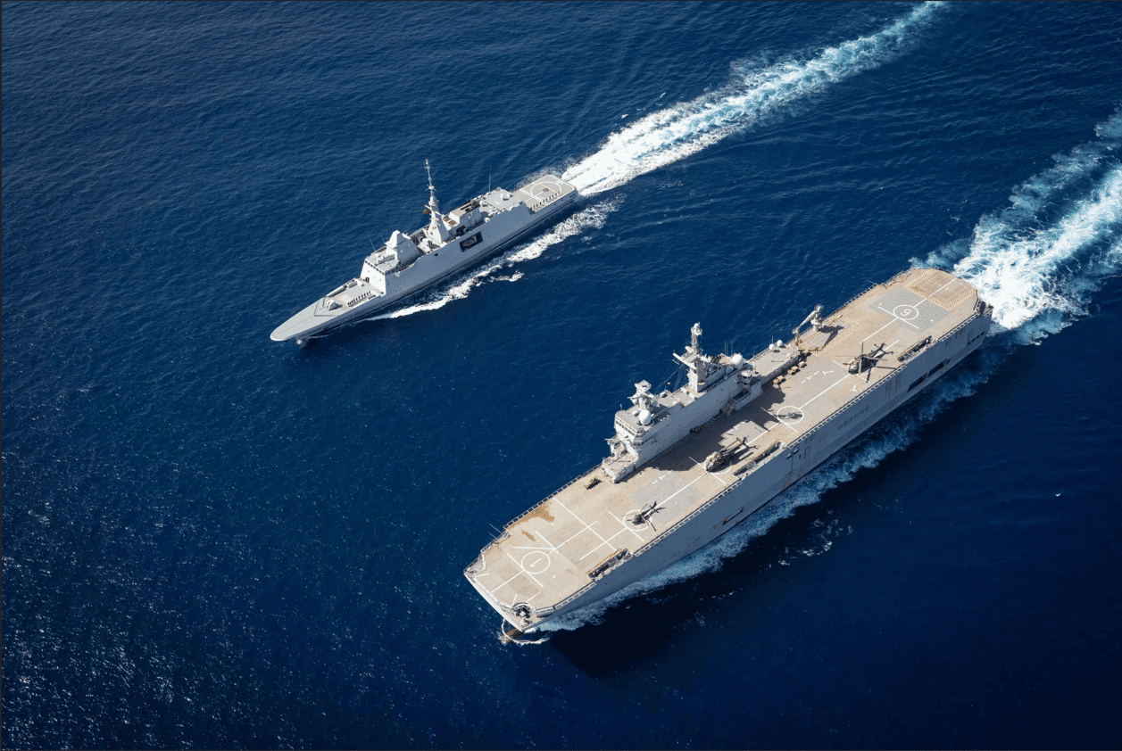 Porte-hélicoptères amphibie Mistral en escale au Havre