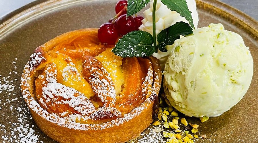 Tarte tatin aux abricots aux Régates au Havre