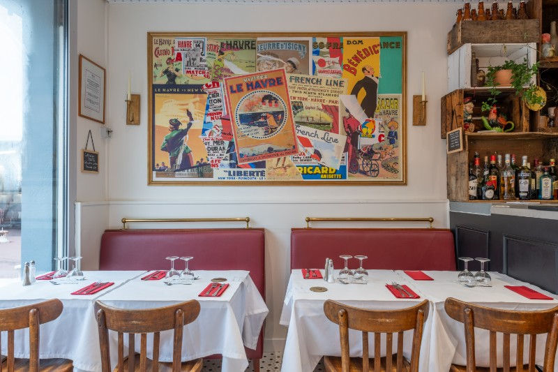 Salle au P'tit Bouillon sur les quais au Havre