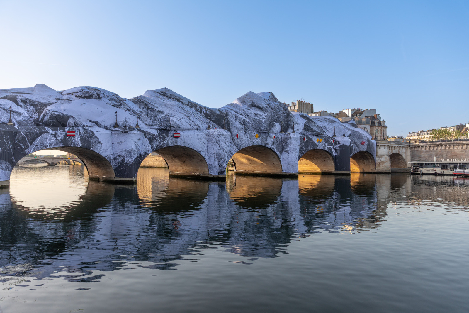 Pont Neuf par JR vu des quais