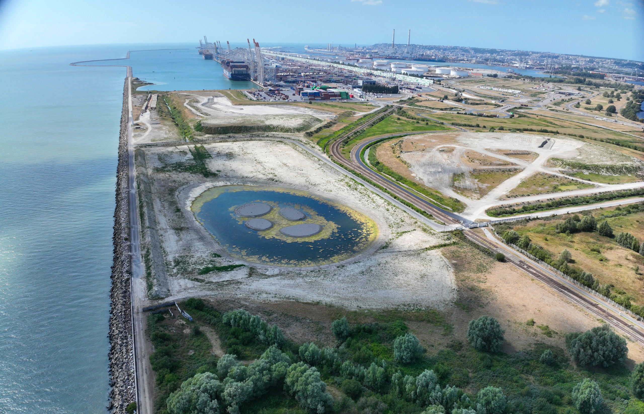 Zone humide créée à proximité de Port 2000 _ Mesures ENV chatière