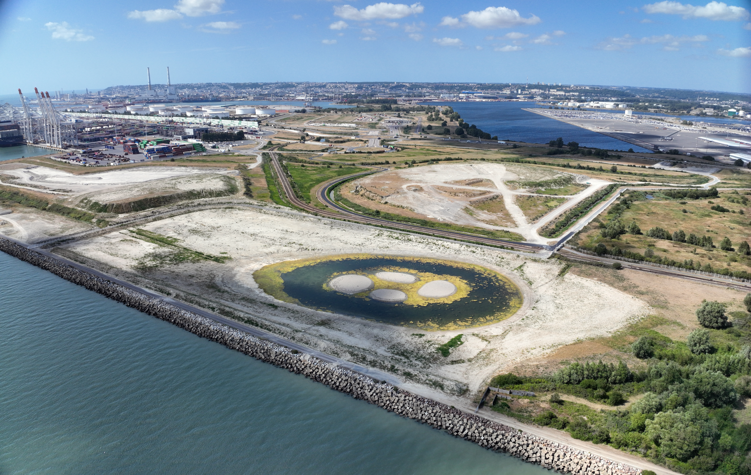 Zone humide créée à proximité de Port 2000 _ Mesures ENV chatière