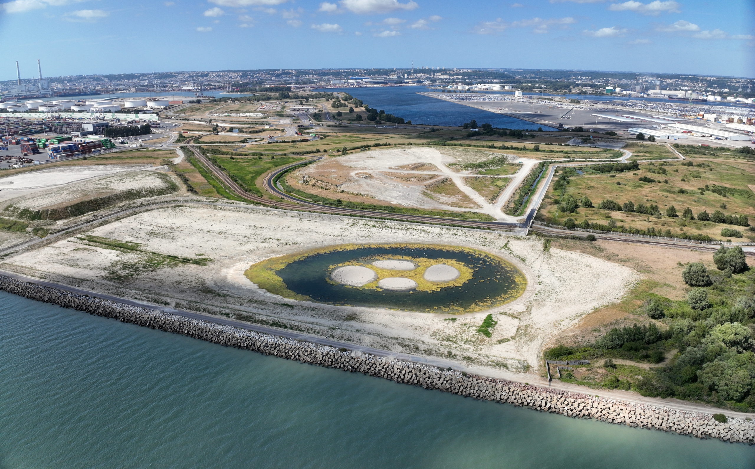 Zone humide créée à proximité de Port 2000 _ Mesures ENV chatière