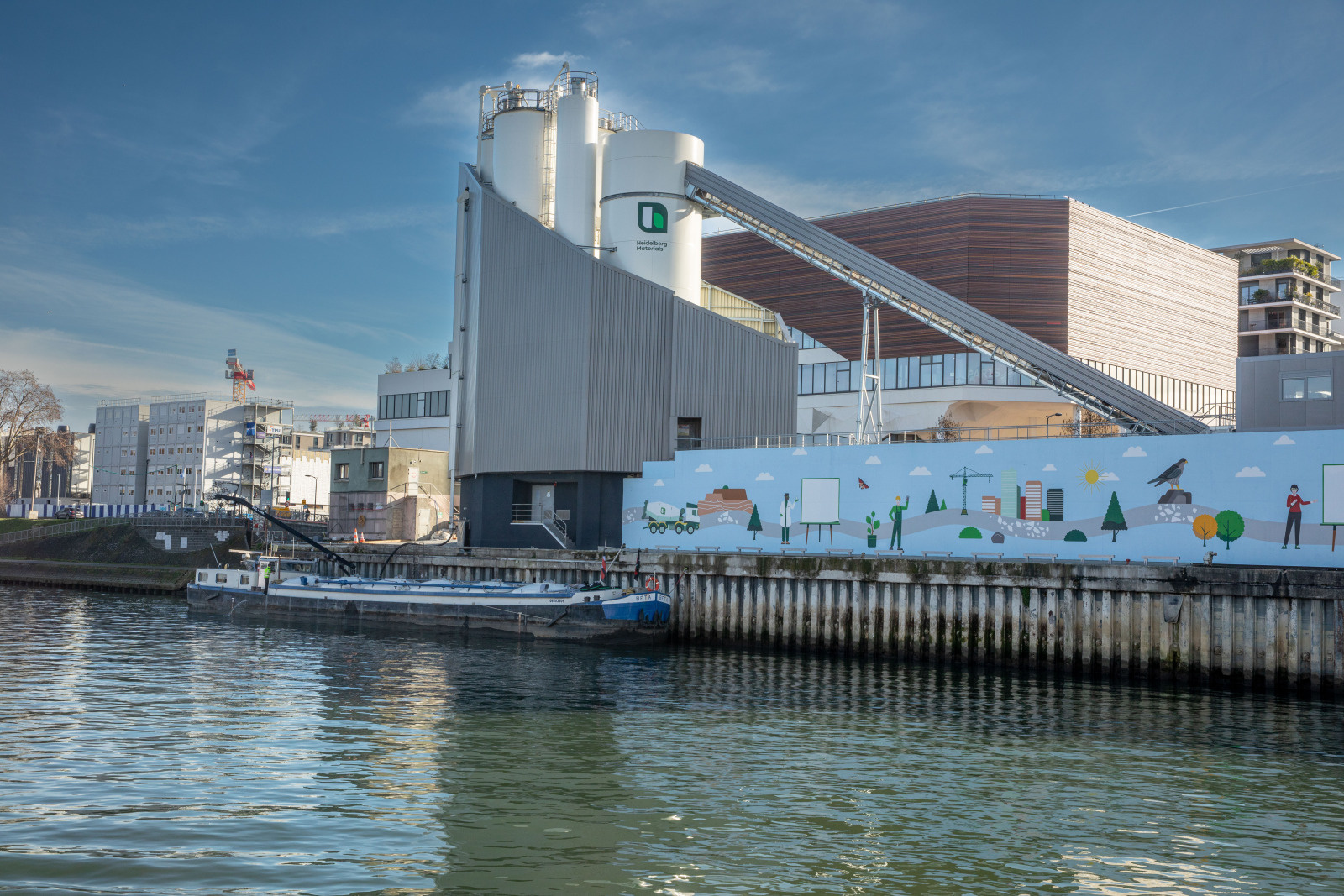 Quai Charles Pasqua Levalois-Perret ciment granulats beton
